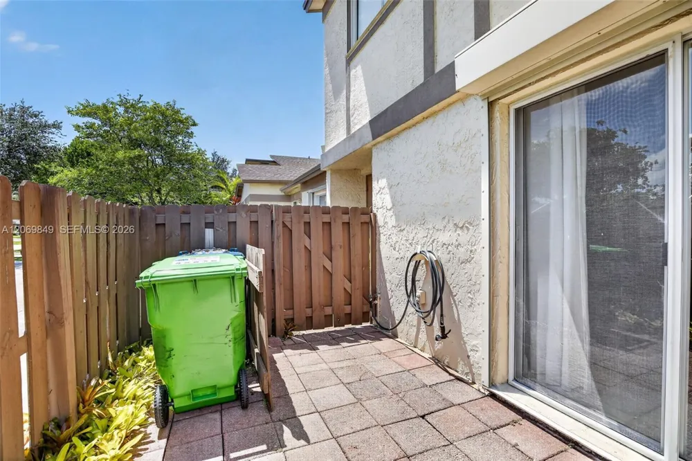 10725 NW 30th Pl #4 Sunrise, FL 33322