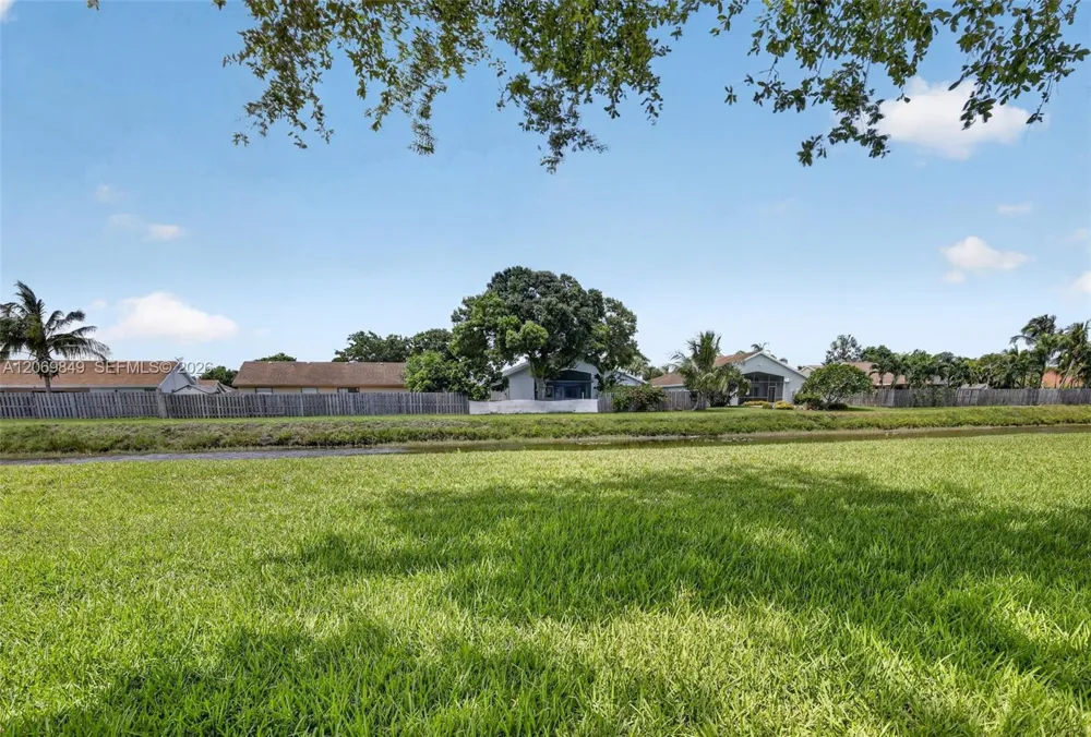 10725 NW 30th Pl #4 Sunrise, FL 33322