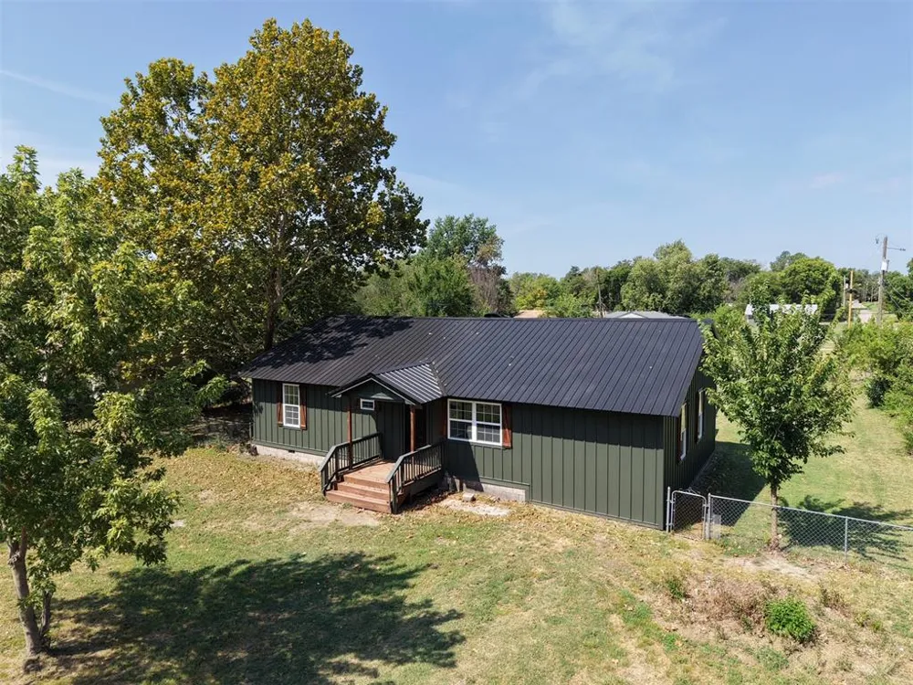 817 4th Street Okemah, OK 74859