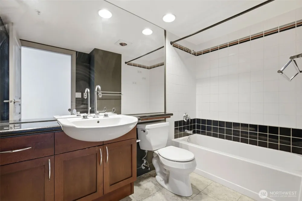 2929 1st Ave #418 Seattle, WA 98121