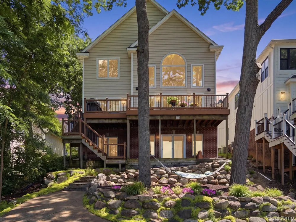 3962 Highcrest Drive Genoa Township, MI 48116