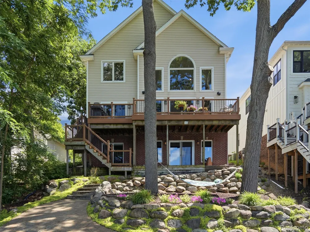 3962 Highcrest Drive Genoa Township, MI 48116