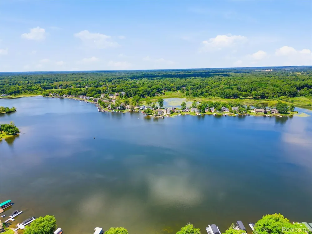 3962 Highcrest Drive Genoa Township, MI 48116