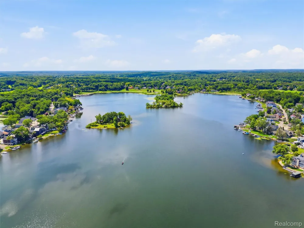 3962 Highcrest Drive Genoa Township, MI 48116