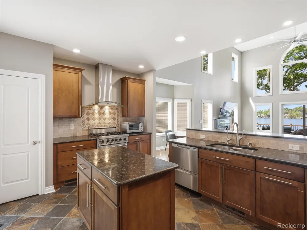 3962 Highcrest Drive Genoa Township, MI 48116