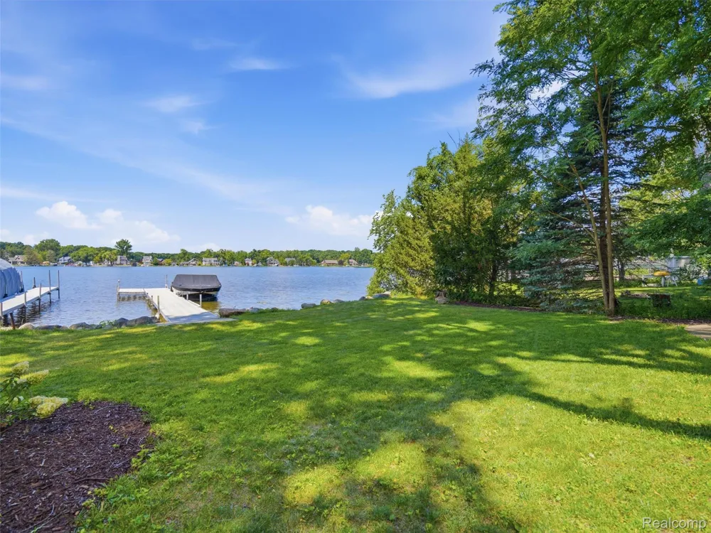 3962 Highcrest Drive Genoa Township, MI 48116