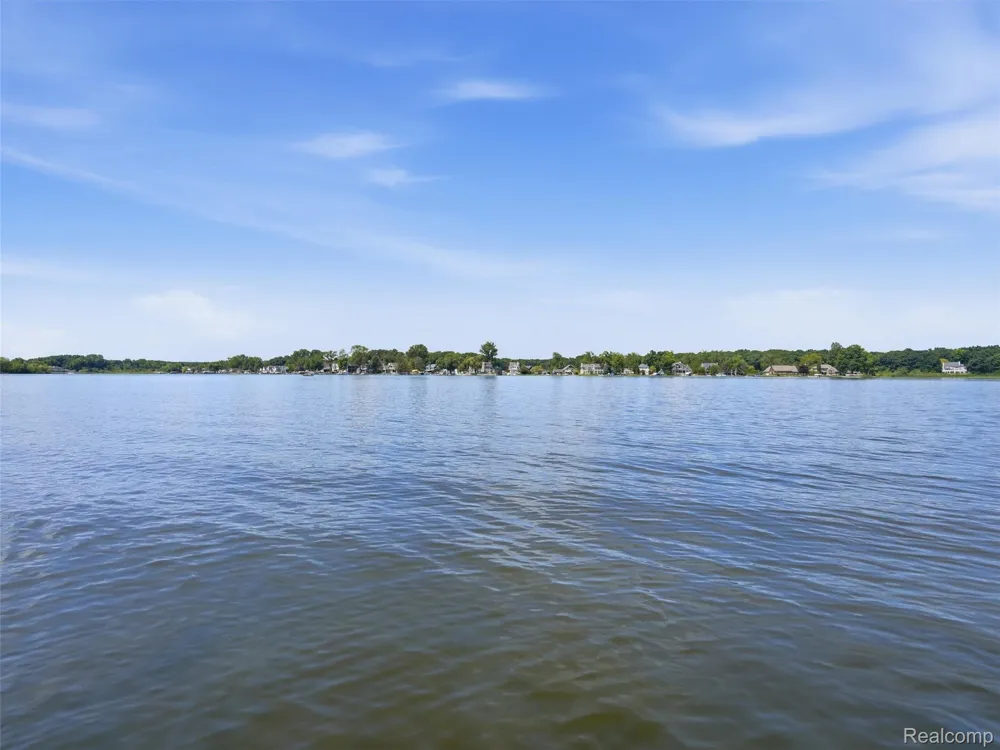 3962 Highcrest Drive Genoa Township, MI 48116