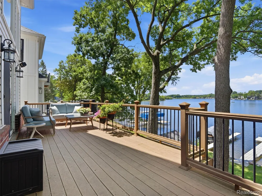 3962 Highcrest Drive Genoa Township, MI 48116