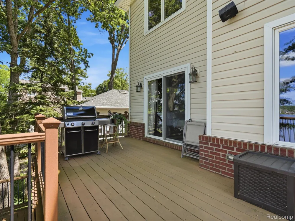 3962 Highcrest Drive Genoa Township, MI 48116