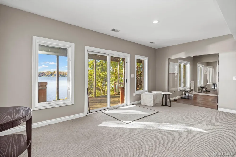 3962 Highcrest Drive Genoa Township, MI 48116