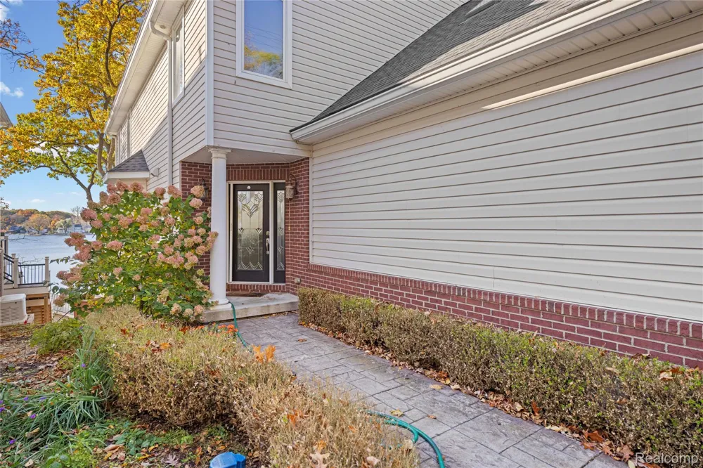 3962 Highcrest Drive Genoa Township, MI 48116