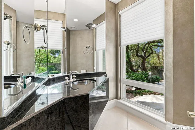 11 Westelm Garden San Antonio, TX 78230