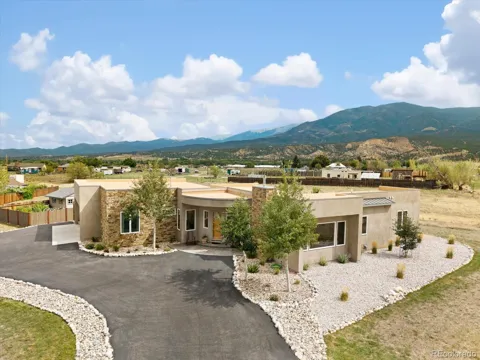 7670 Meadowlark Lane