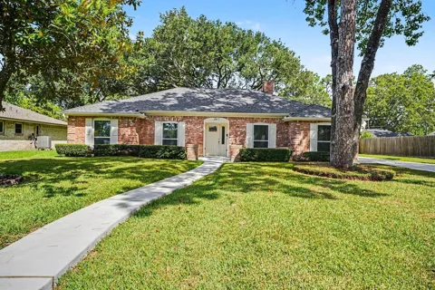 2817 Frostwood Circle