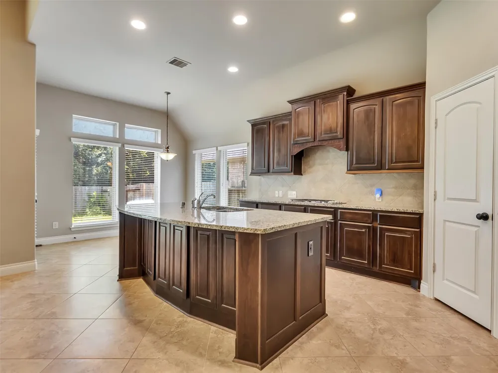 4131 Creekmont Drive Fresno, TX 77545