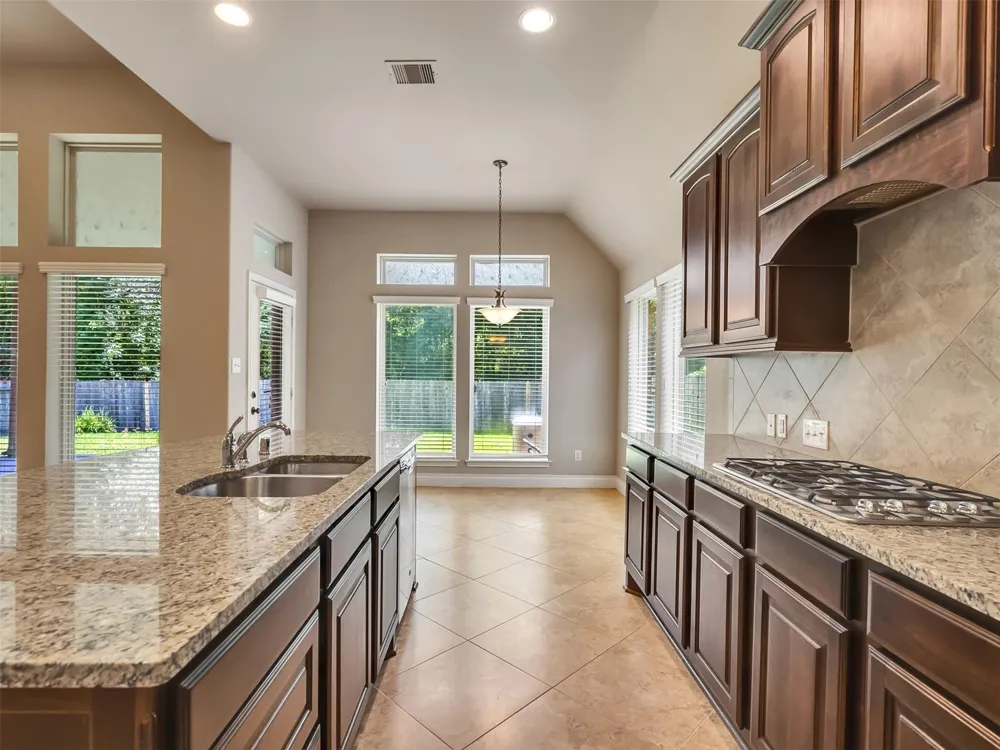 4131 Creekmont Drive Fresno, TX 77545