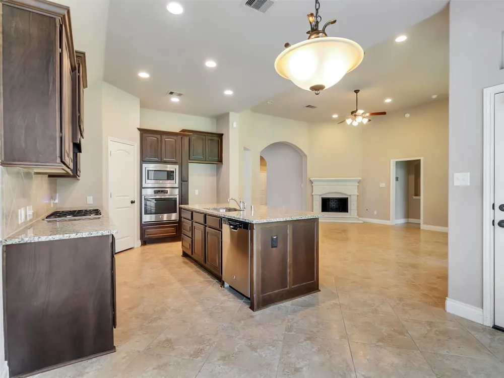 4131 Creekmont Drive Fresno, TX 77545