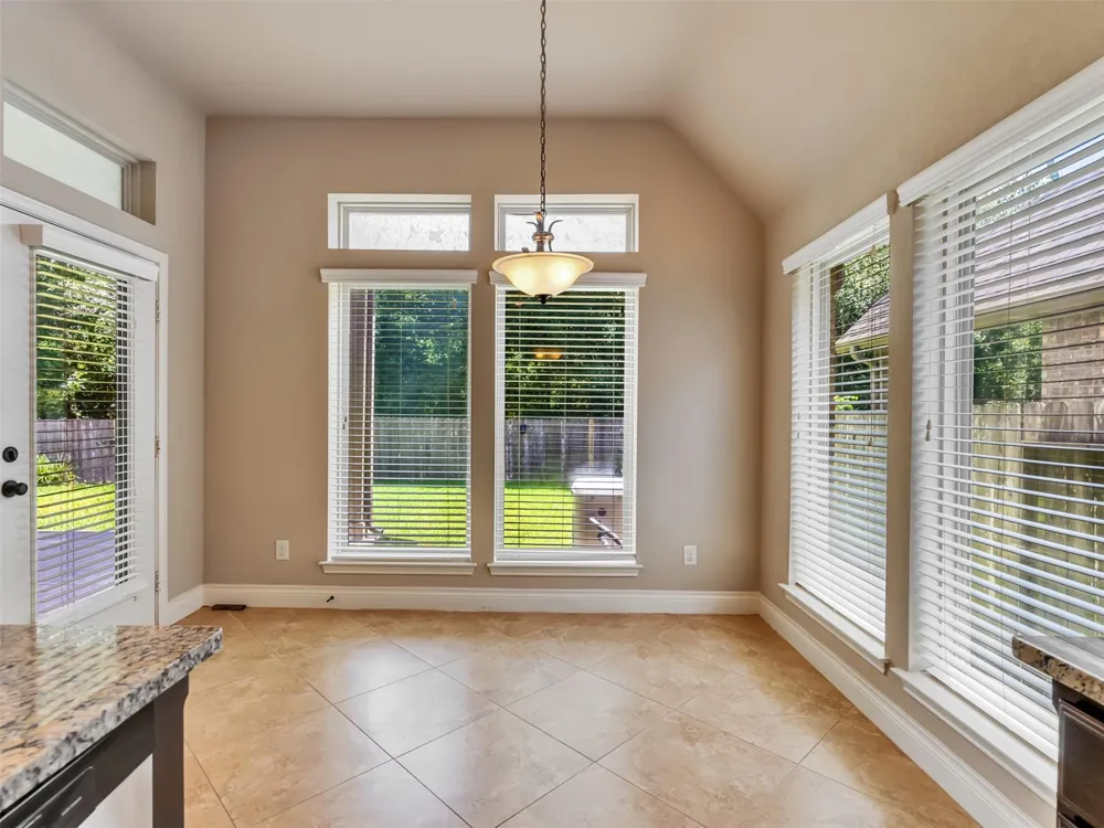 4131 Creekmont Drive Fresno, TX 77545