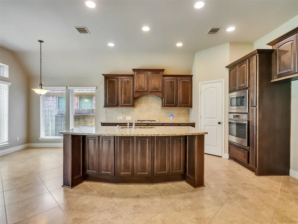 4131 Creekmont Drive Fresno, TX 77545