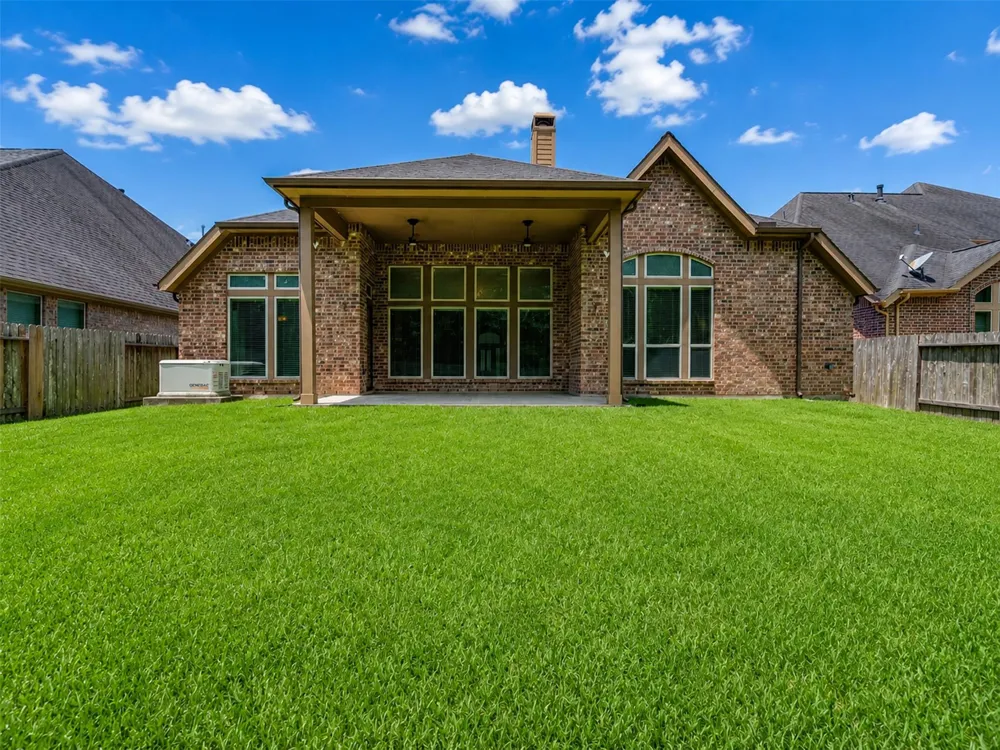 4131 Creekmont Drive Fresno, TX 77545