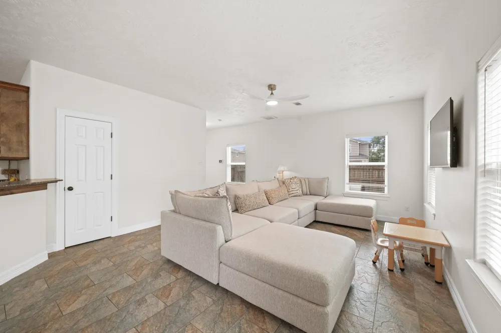 6101 Fox Ridge Drive Angleton, TX 77515