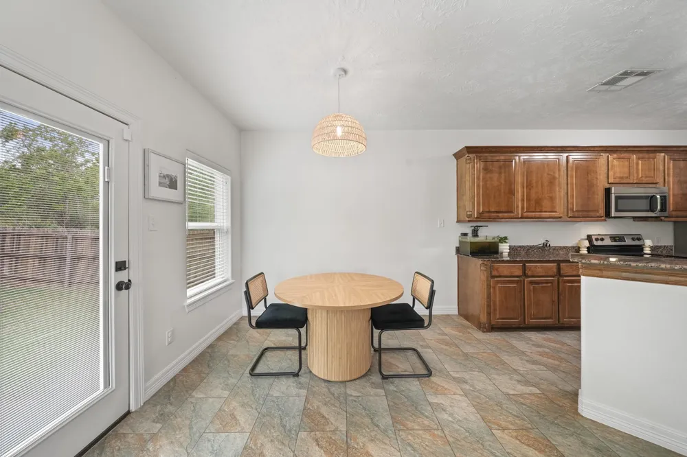 6101 Fox Ridge Drive Angleton, TX 77515