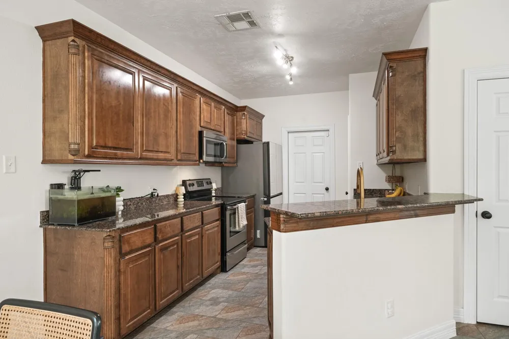 6101 Fox Ridge Drive Angleton, TX 77515
