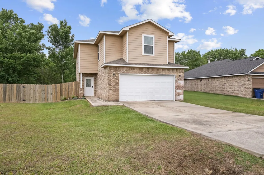 6101 Fox Ridge Drive Angleton, TX 77515