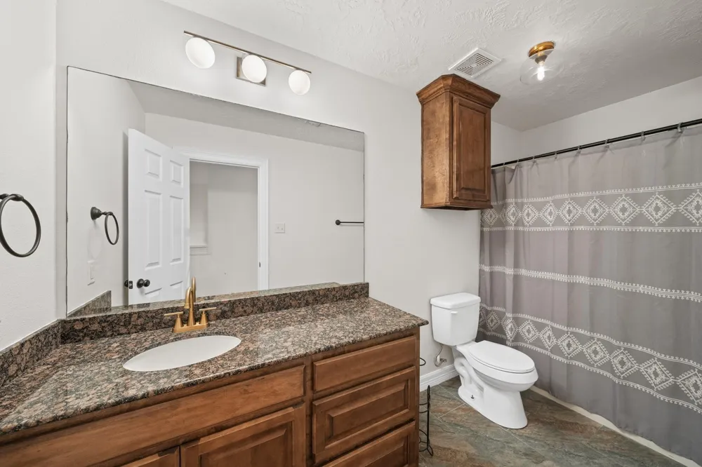 6101 Fox Ridge Drive Angleton, TX 77515