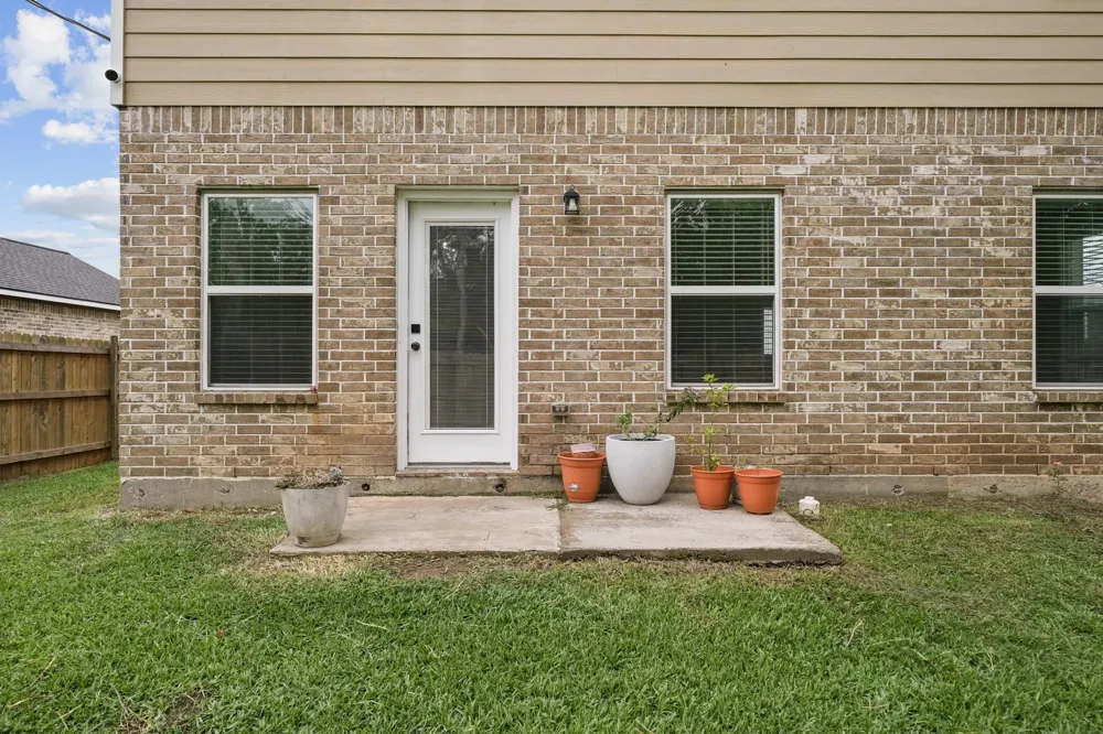 6101 Fox Ridge Drive Angleton, TX 77515
