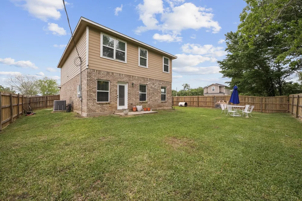 6101 Fox Ridge Drive Angleton, TX 77515