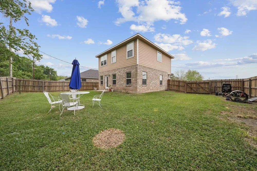 6101 Fox Ridge Drive Angleton, TX 77515