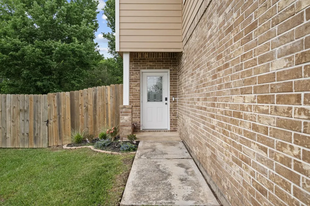 6101 Fox Ridge Drive Angleton, TX 77515