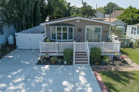 10 E Atlantic Avenue