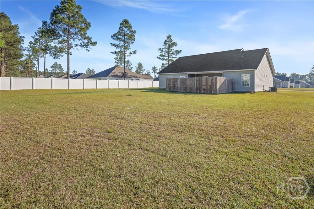 301 Tallulah Bend Ellabell, GA 31308