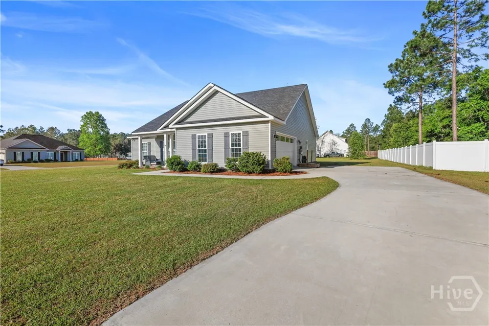 301 Tallulah Bend Ellabell, GA 31308