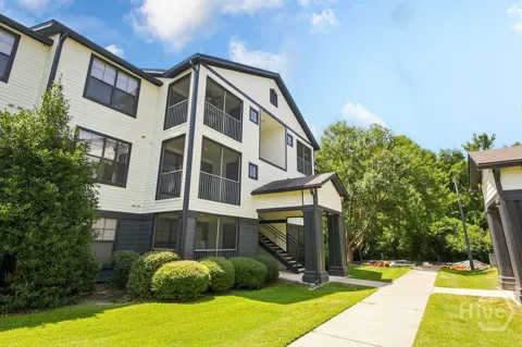 211 Avenue #1233