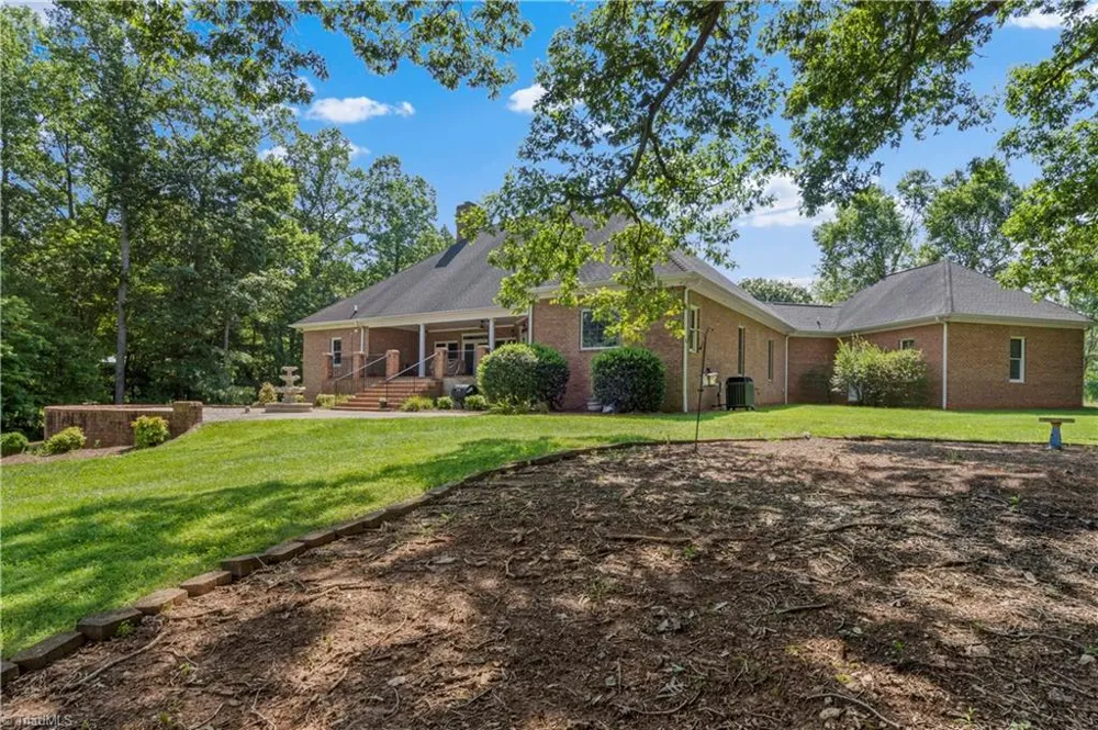 404 Ararat Road Pilot Mountain, NC 27041