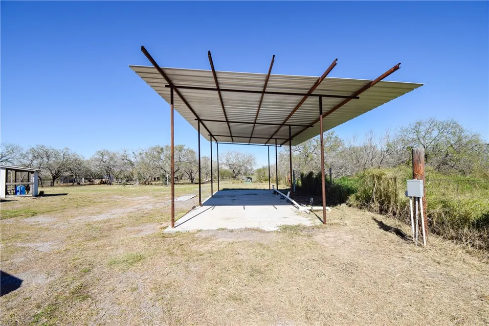23250 CR 1038 Mathis, TX 78368