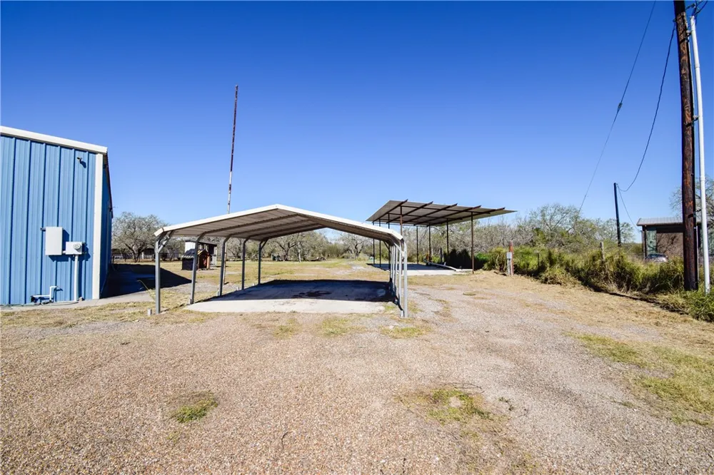 23250 CR 1038 Mathis, TX 78368