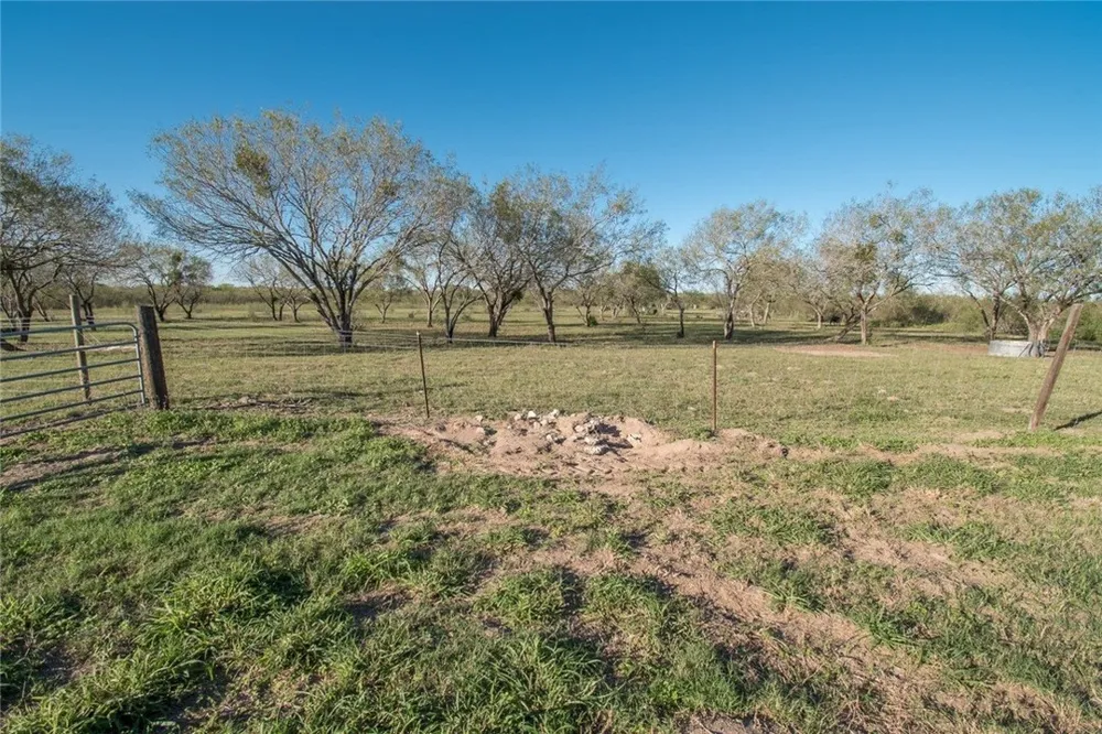 23250 CR 1038 Mathis, TX 78368