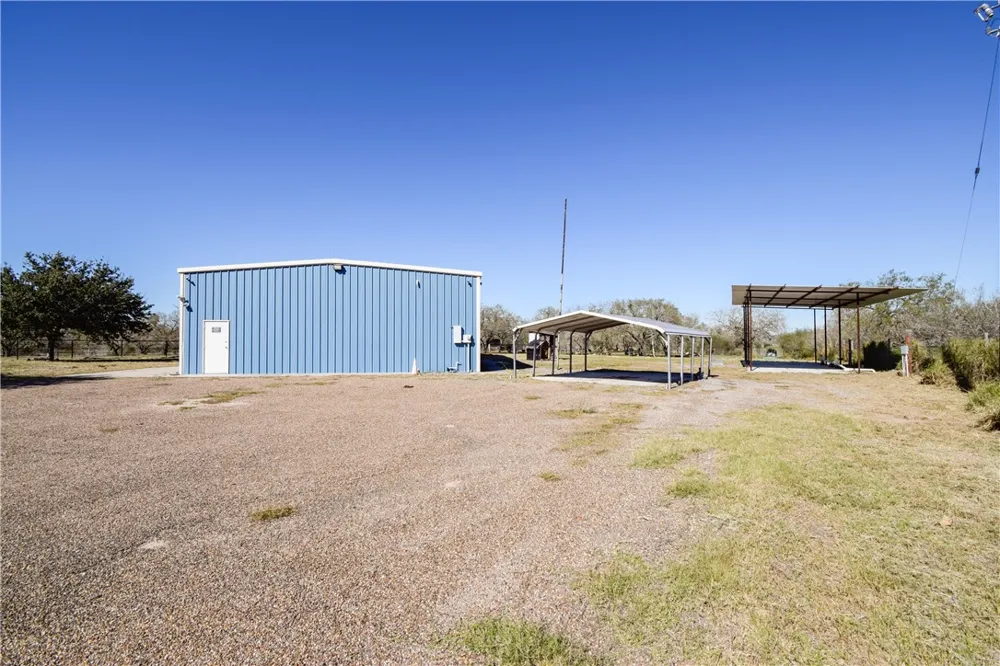 23250 CR 1038 Mathis, TX 78368