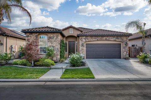 1557 E Via Estrella Dr
