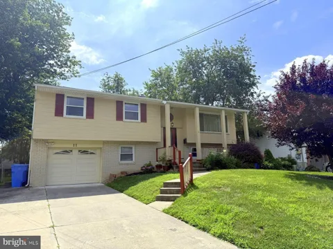 11 KNOLLWOOD DRIVE