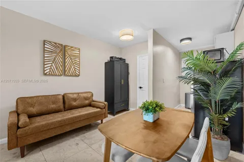1685 Jefferson Ave #6