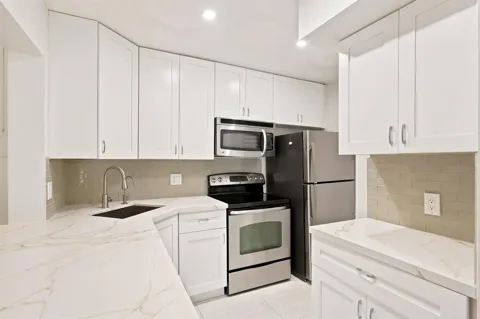609 SEA PINE WAY #F2