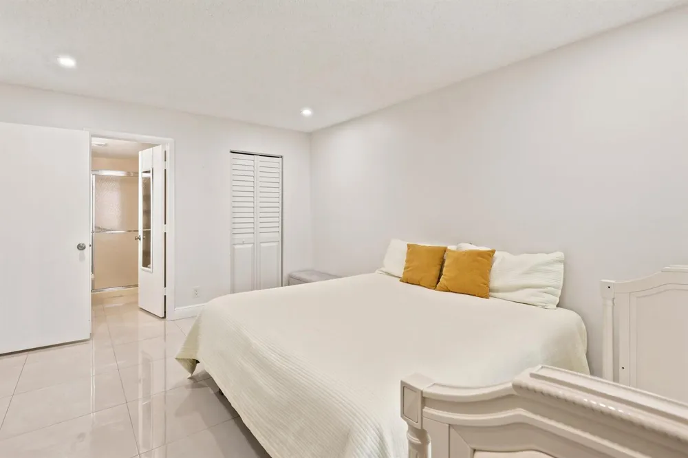 609 SEA PINE WAY #F2 