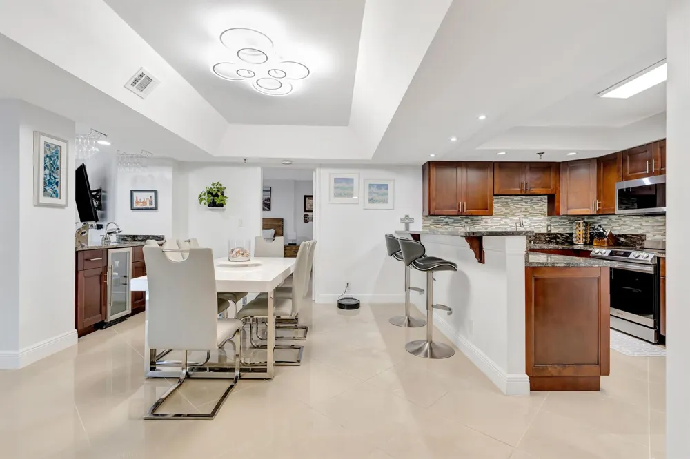 176 HELIOS #108 Jupiter, FL 33477