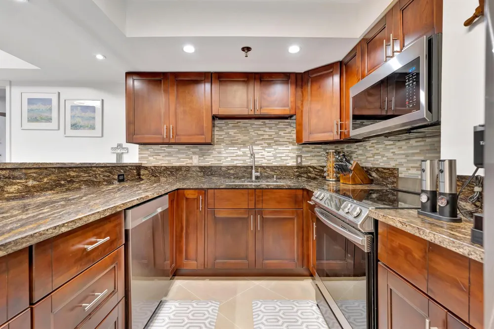 176 HELIOS #108 Jupiter, FL 33477