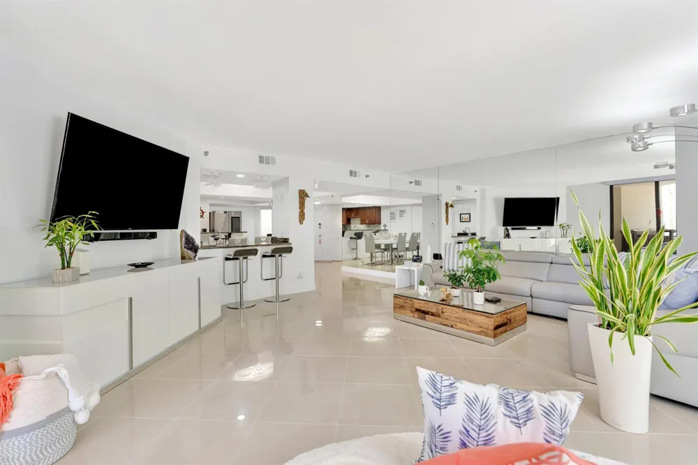 176 HELIOS #108 Jupiter, FL 33477
